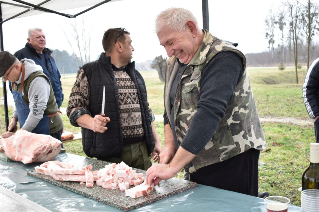 KOLINJE U ČUKOVCU U tijeku je druženje uz stare običaje i autentična jela (13)