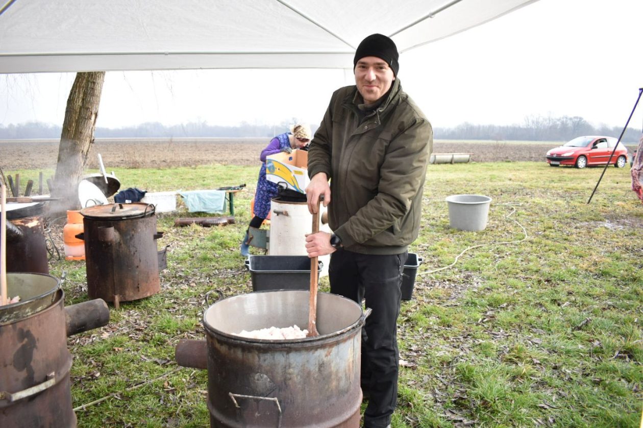 KOLINJE U ČUKOVCU U tijeku je druženje uz stare običaje i autentična jela (14)