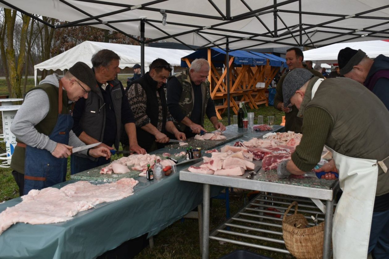 KOLINJE U ČUKOVCU U tijeku je druženje uz stare običaje i autentična jela (17)