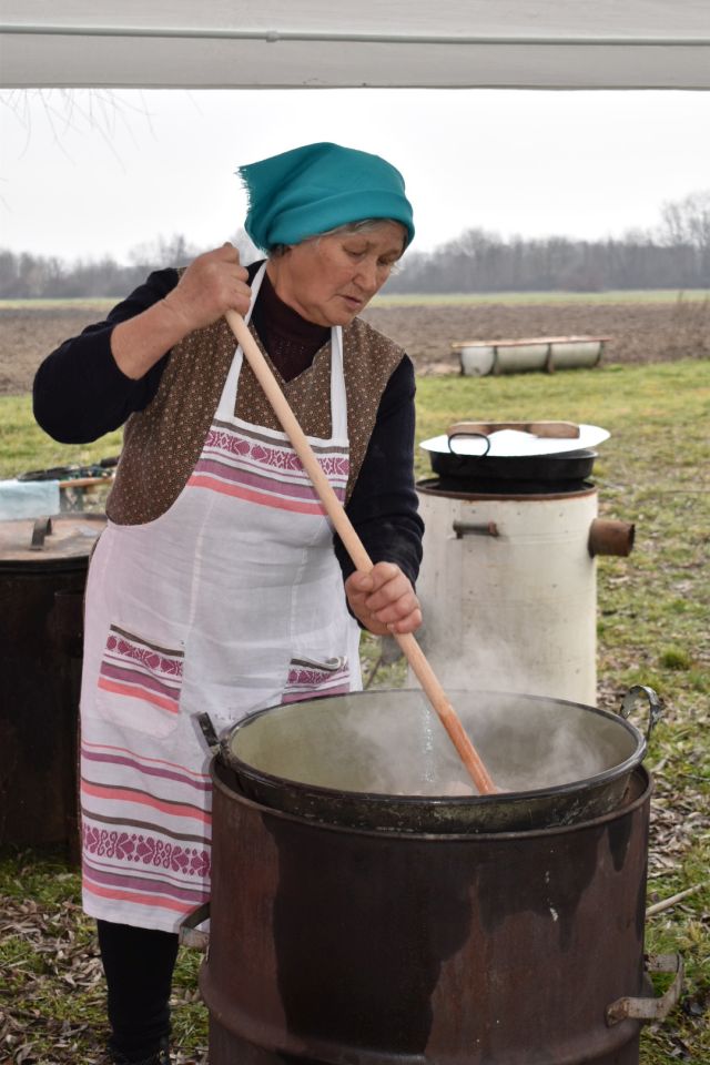 KOLINJE U ČUKOVCU U tijeku je druženje uz stare običaje i autentična jela (19)
