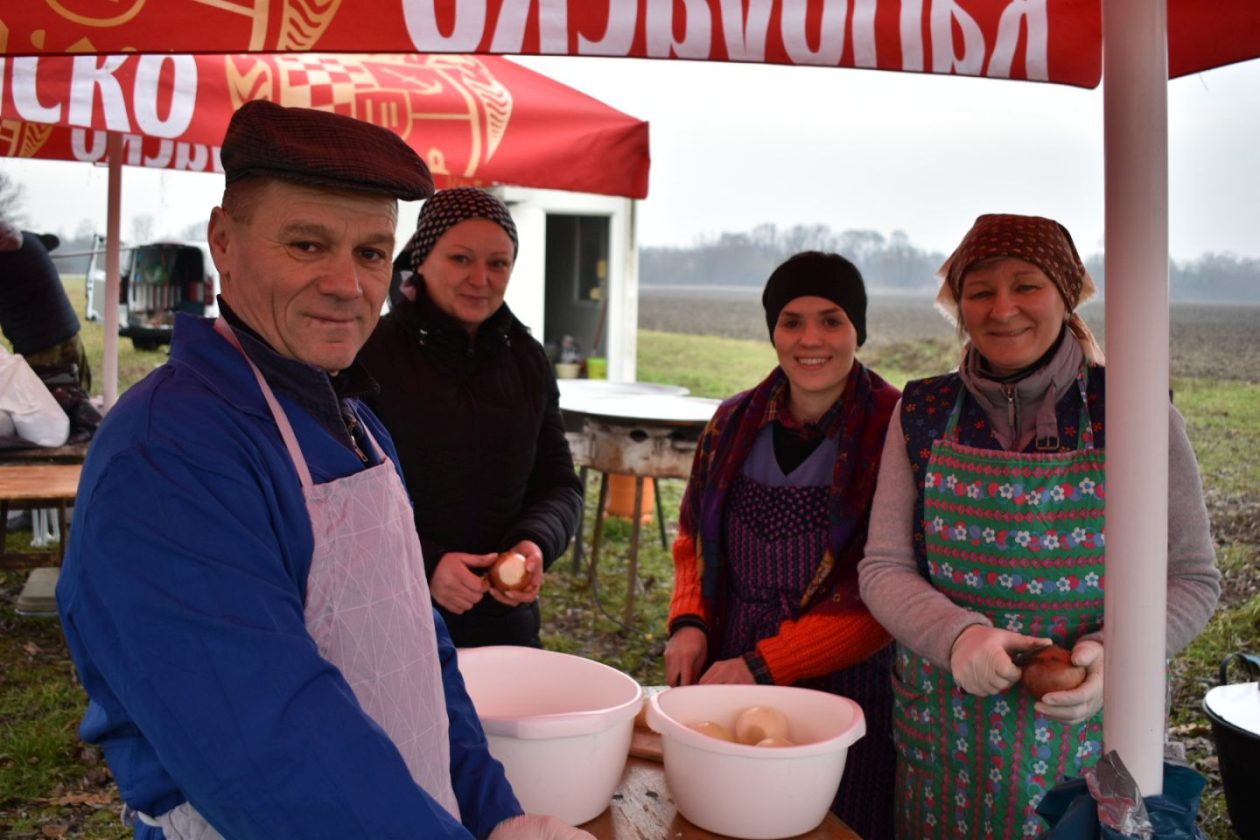 KOLINJE U ČUKOVCU U tijeku je druženje uz stare običaje i autentična jela (6)