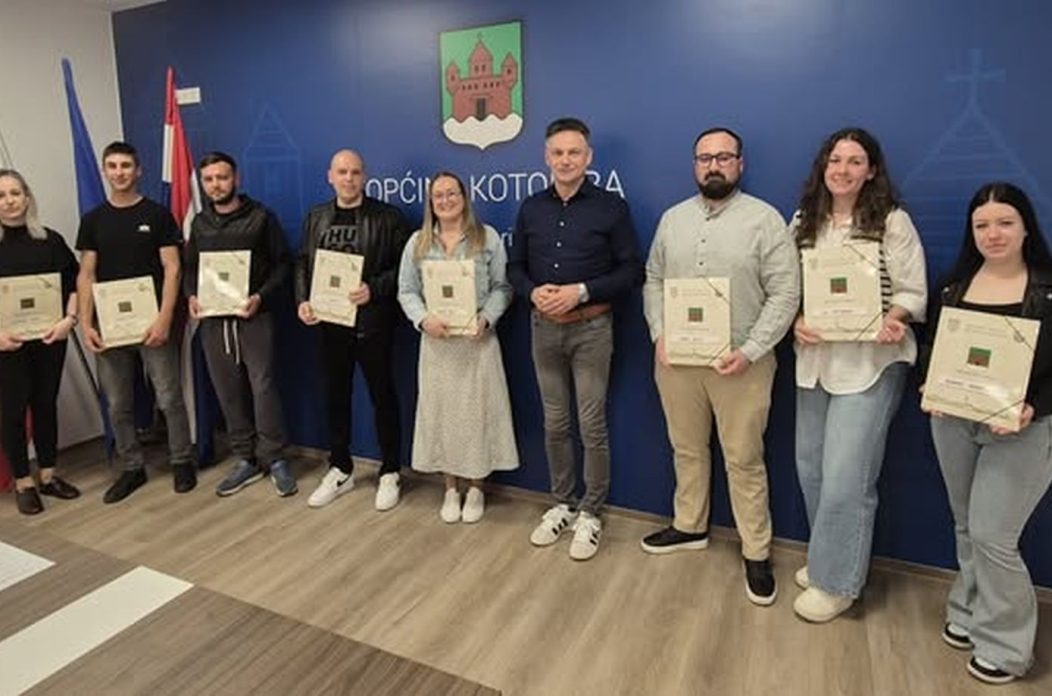 KOTORIBA U općinskoj vijećnici potpisani ugovori o poticajima za kupnju i uređenje nekretnina (8)