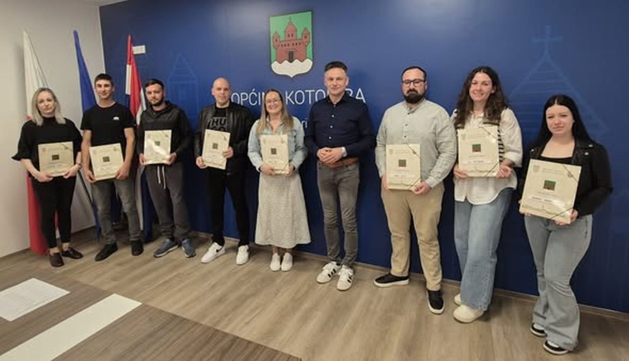 KOTORIBA U općinskoj vijećnici potpisani ugovori o poticajima za kupnju i uređenje nekretnina (8)