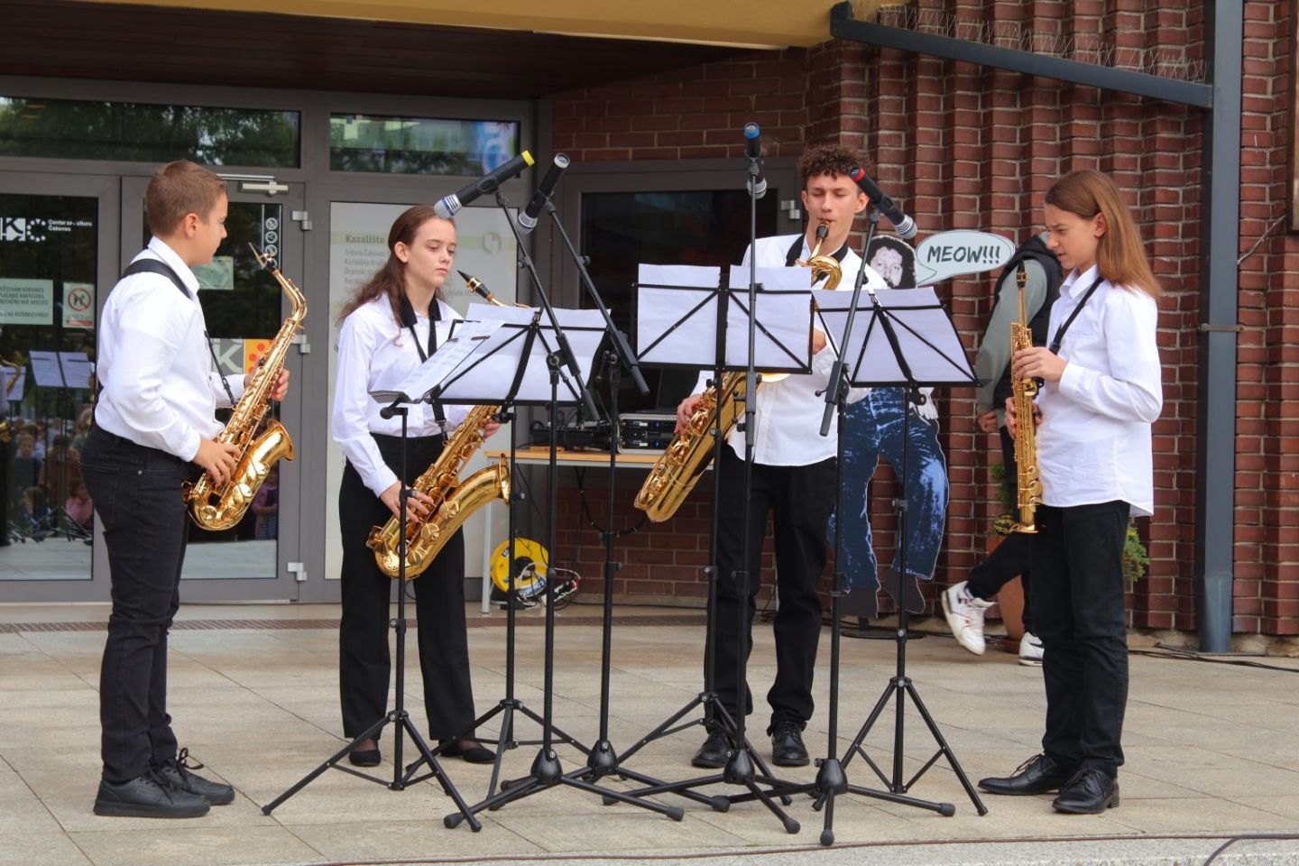 KRUG MIRA Djeca vrtića i škola ispunila središnji trg pjesmom i osmijehom (10)