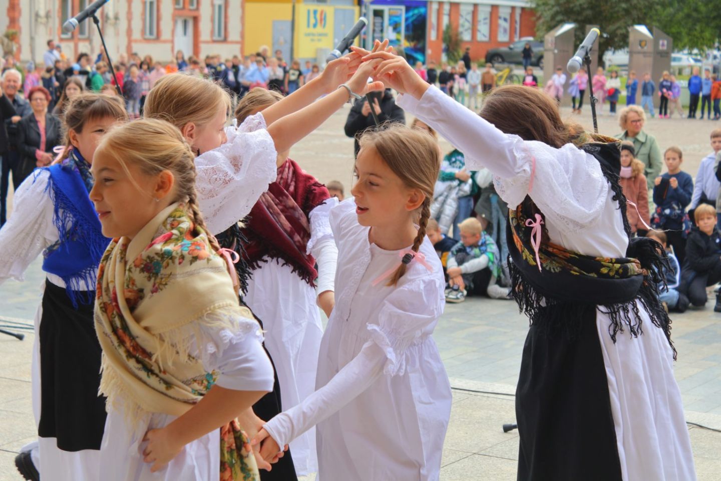 KRUG MIRA Djeca vrtića i škola ispunila središnji trg pjesmom i osmijehom (13)