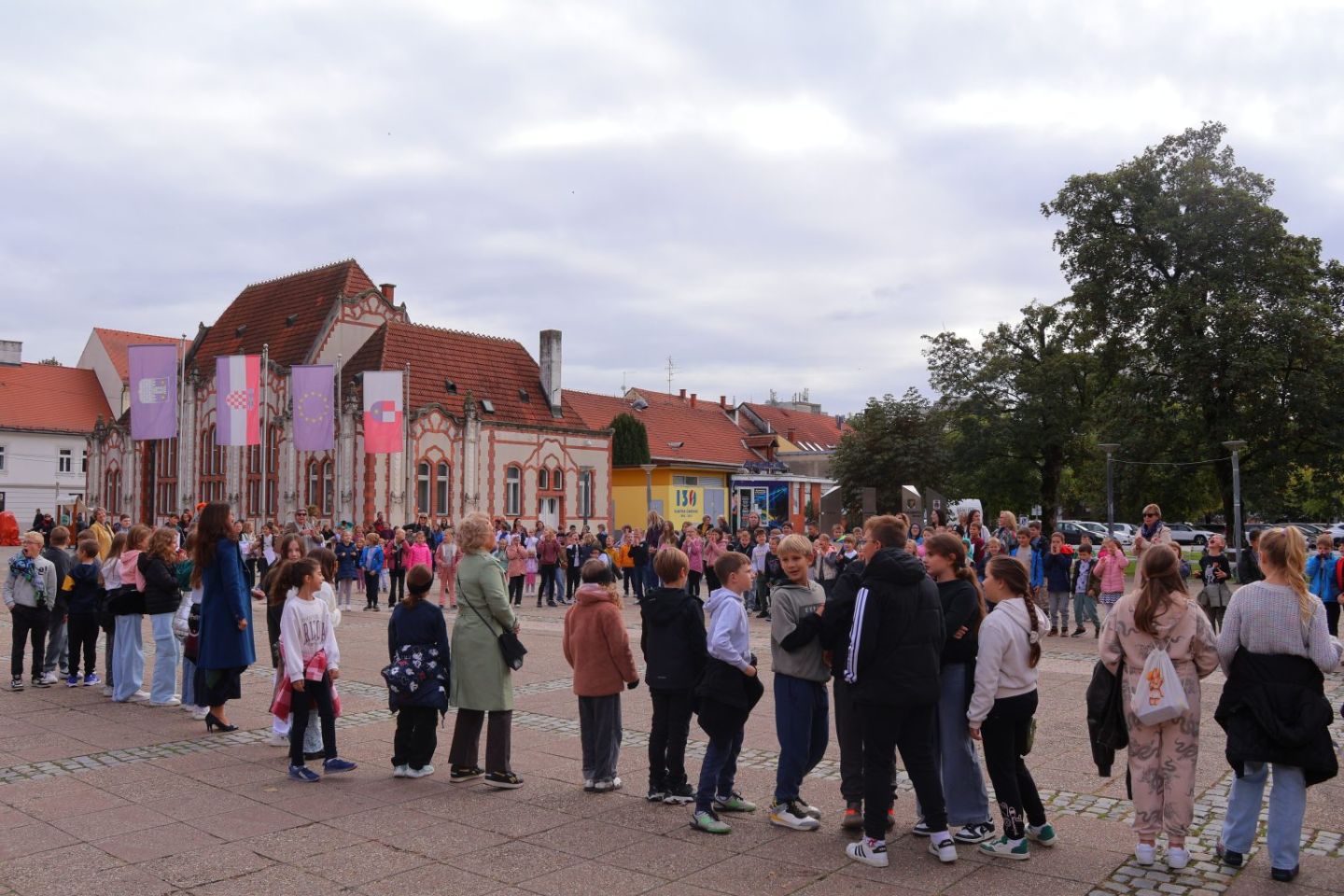 KRUG MIRA Djeca vrtića i škola ispunila središnji trg pjesmom i osmijehom (19)