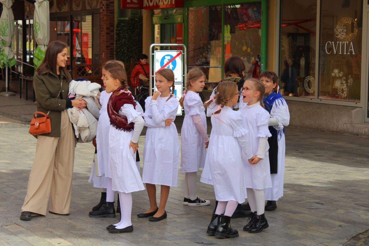 KRUG MIRA Djeca vrtića i škola ispunila središnji trg pjesmom i osmijehom (2)