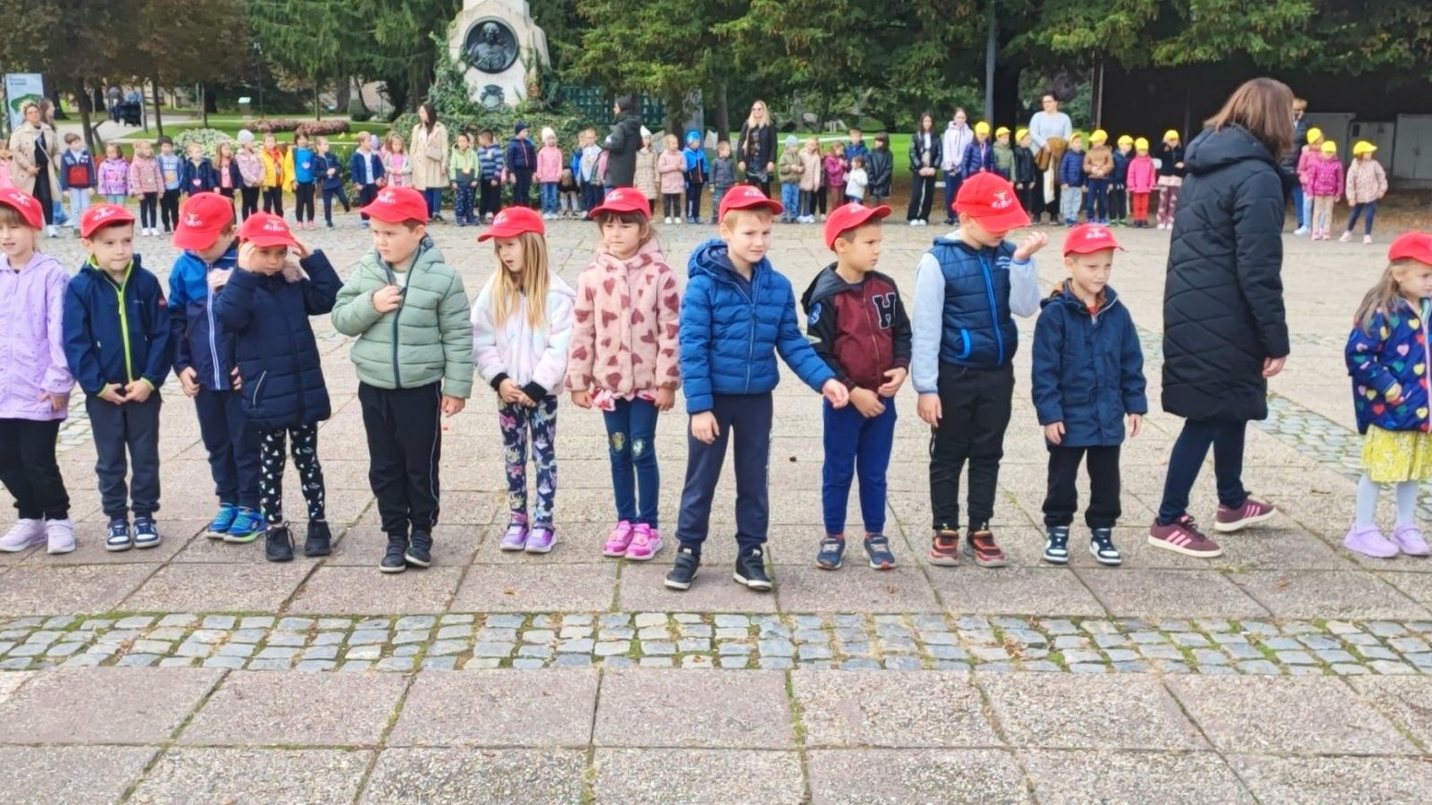 KRUG MIRA Djeca vrtića i škola ispunila središnji trg pjesmom i osmijehom (21)