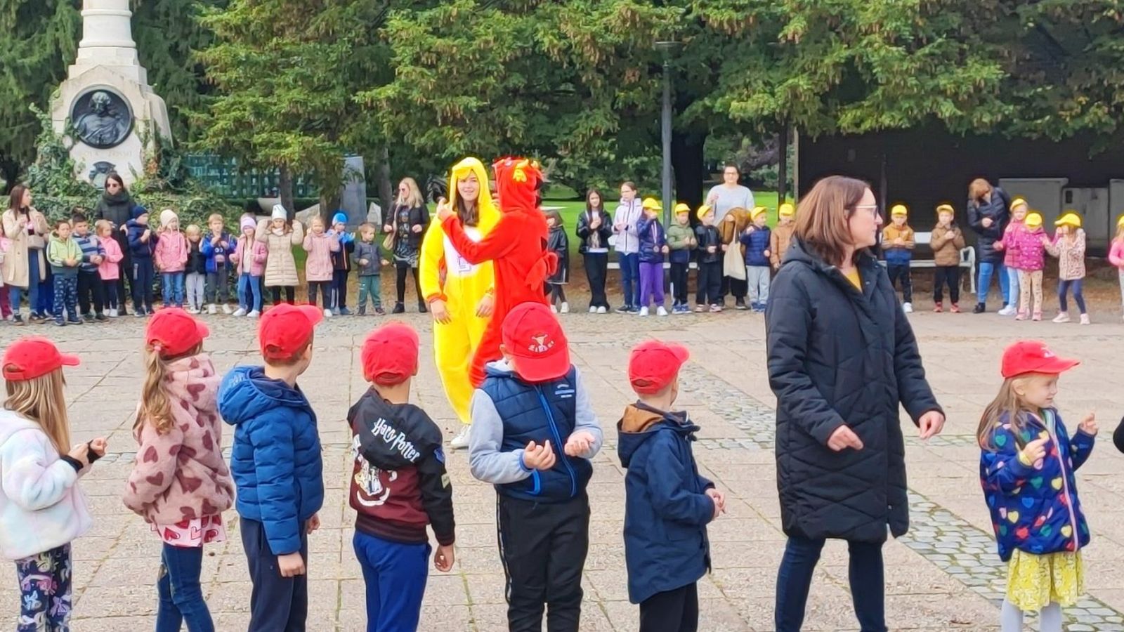 KRUG MIRA Djeca vrtića i škola ispunila središnji trg pjesmom i osmijehom (23)