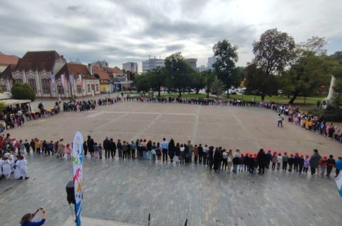 KRUG MIRA Djeca vrtića i škola ispunila središnji trg pjesmom i osmijehom (24)