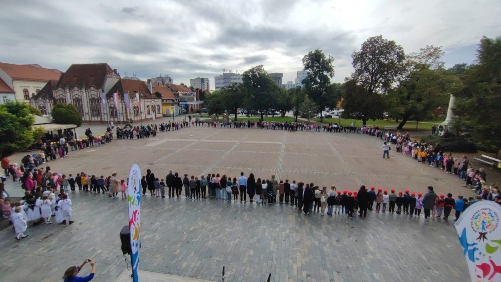 KRUG MIRA Djeca vrtića i škola ispunila središnji trg pjesmom i osmijehom (24)