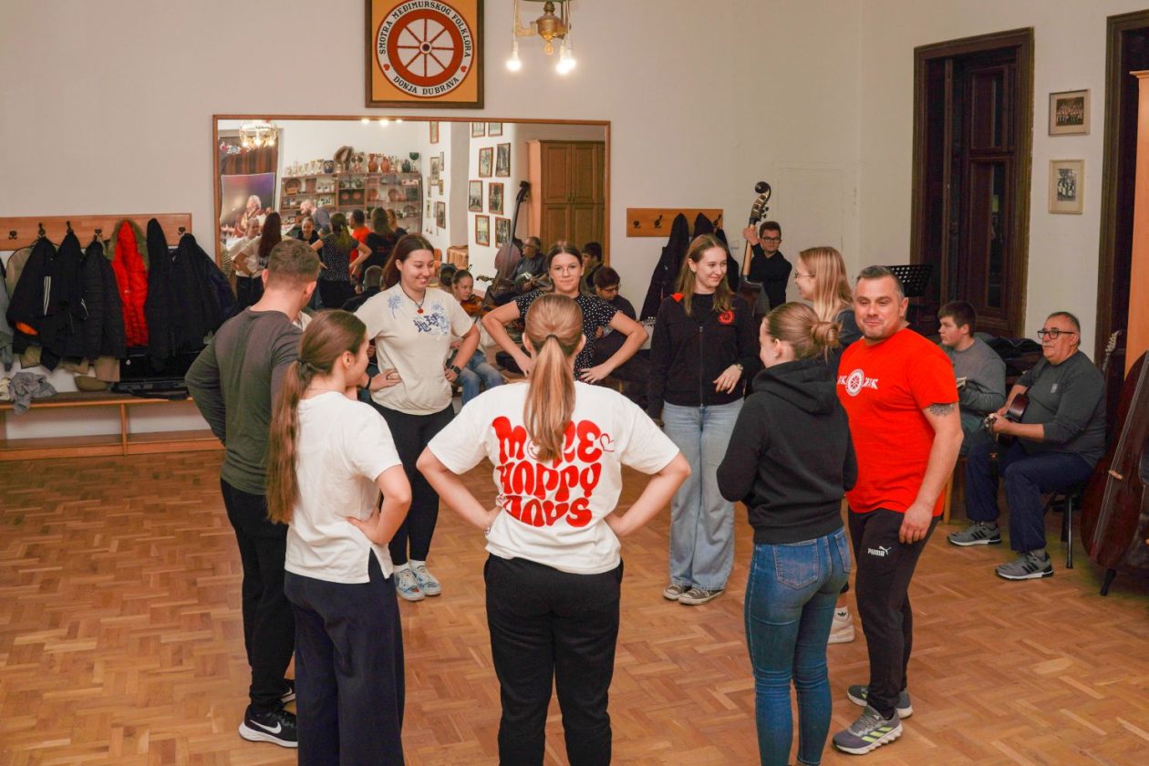 KUD Donja Dubrava folkloraši (11)