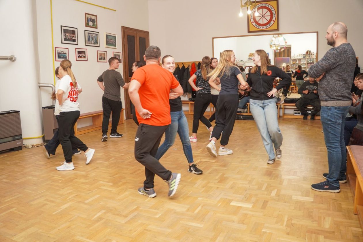 KUD Donja Dubrava folkloraši (17)