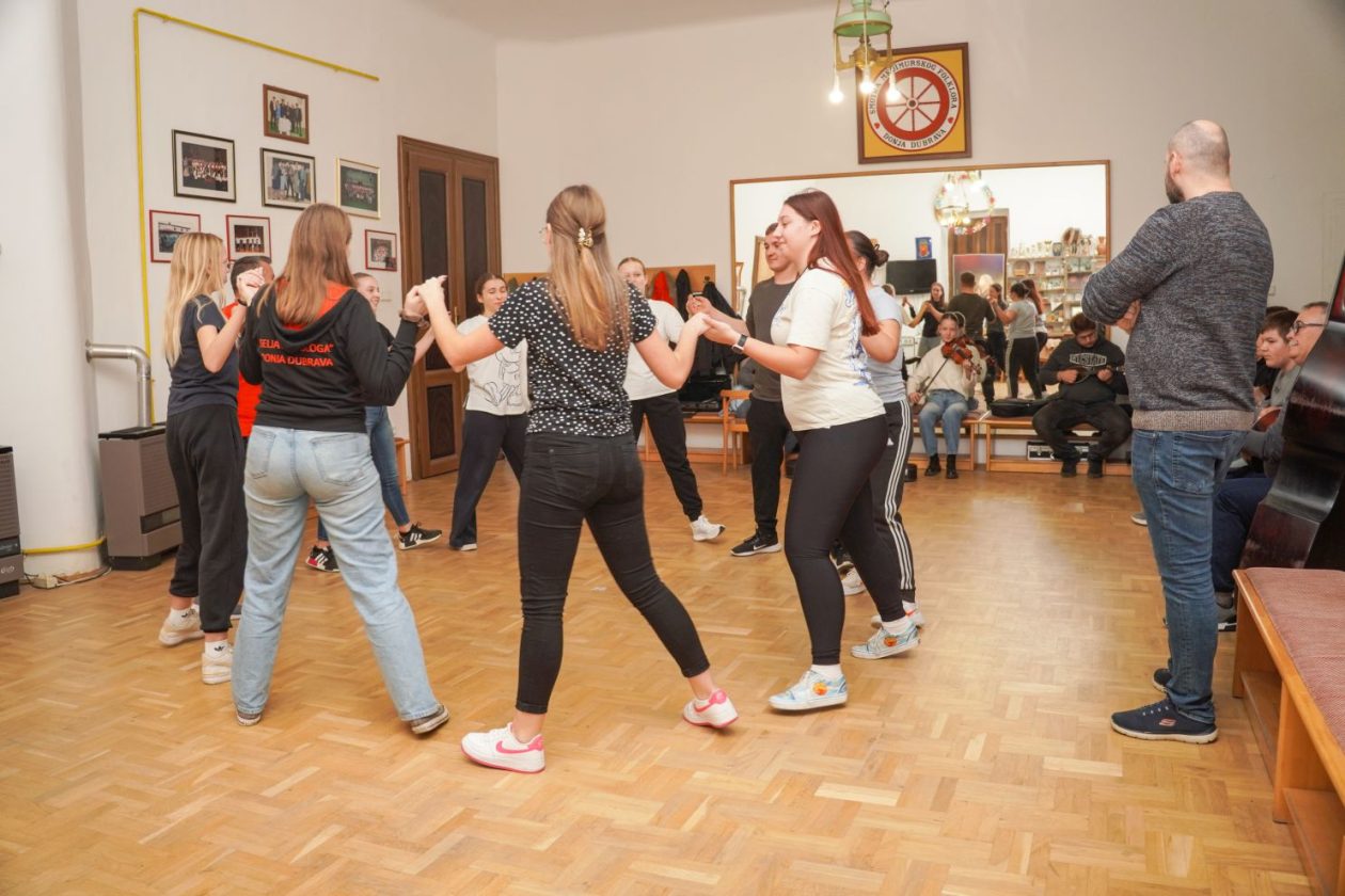 KUD Donja Dubrava folkloraši (18)