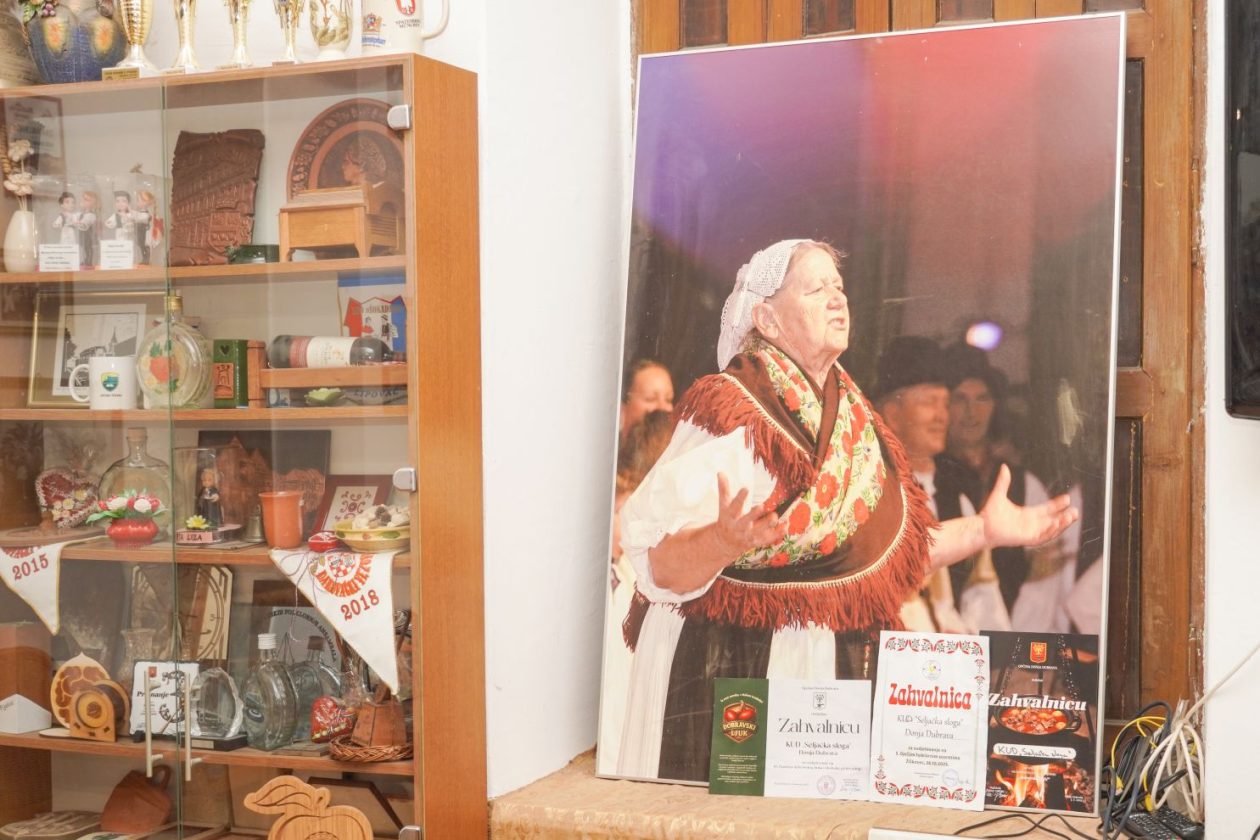 KUD Donja Dubrava folkloraši (9)