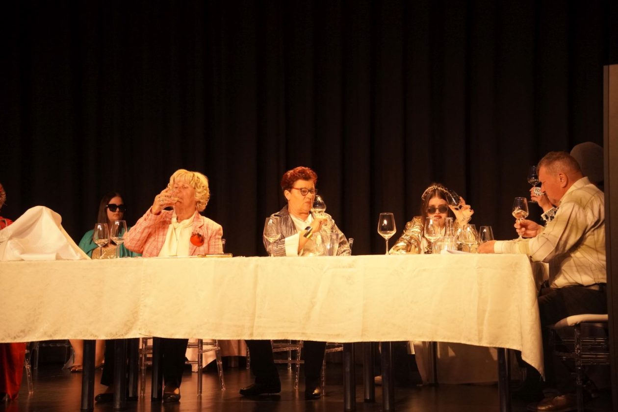 KUD Mura predstava Sommelier (26) KUD Mura predstava Sommelier (26)