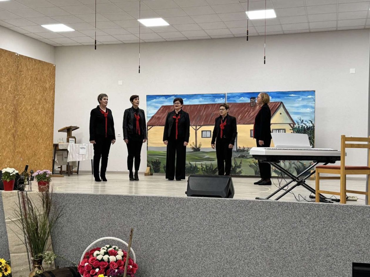 KUD PODTUREN Tradicija, pjesma i mošt priredba povodom Martinja ispunila Društveni dom (1)