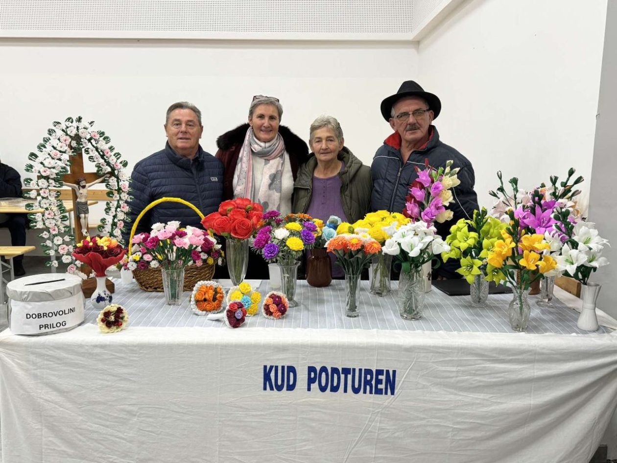 KUD PODTUREN Tradicija, pjesma i mošt priredba povodom Martinja ispunila Društveni dom (11)