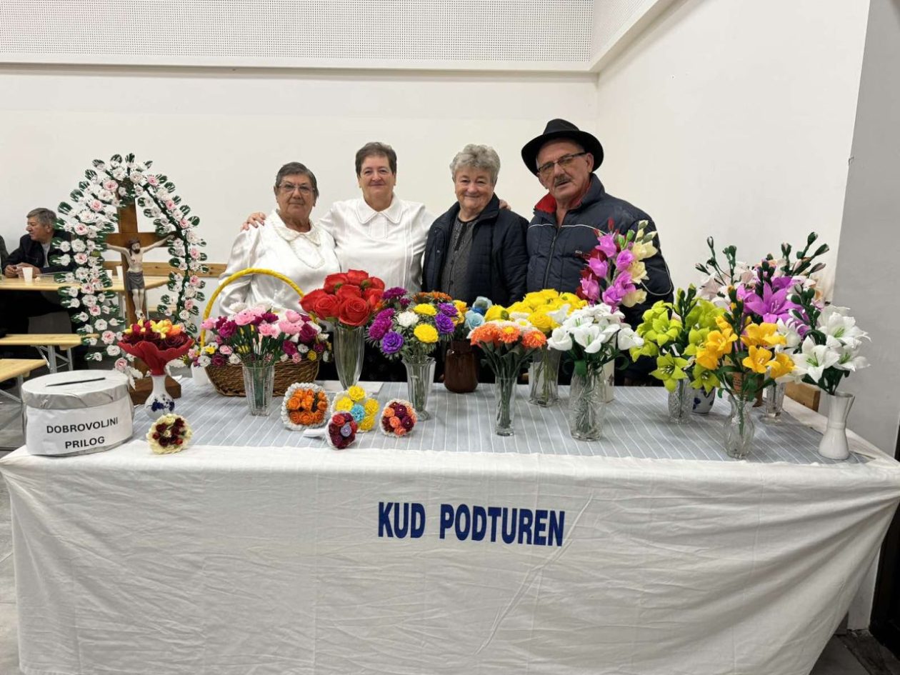 KUD PODTUREN Tradicija, pjesma i mošt priredba povodom Martinja ispunila Društveni dom (12)