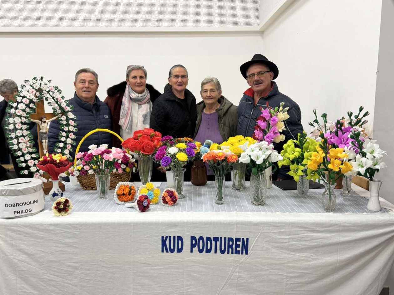 KUD PODTUREN Tradicija, pjesma i mošt priredba povodom Martinja ispunila Društveni dom (13)