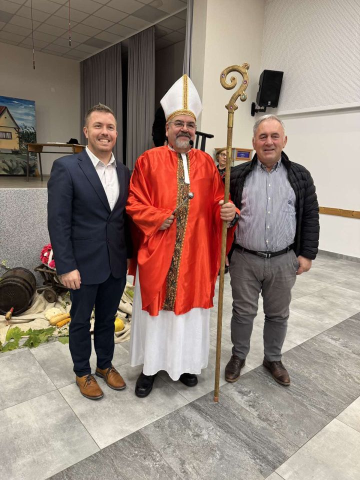 Perica Hajdarović, KUD PODTUREN Tradicija, pjesma i mošt priredba povodom Martinja ispunila Društveni dom (15)