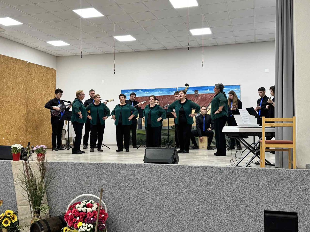 KUD PODTUREN Tradicija, pjesma i mošt priredba povodom Martinja ispunila Društveni dom (2)