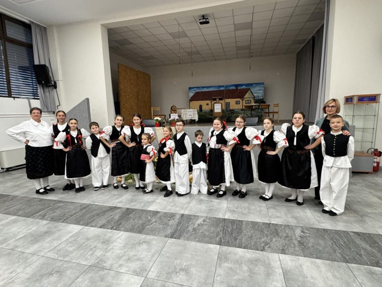 KUD PODTUREN Tradicija, pjesma i mošt priredba povodom Martinja ispunila Društveni dom (4)