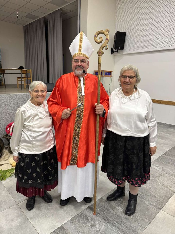 KUD PODTUREN Tradicija, pjesma i mošt priredba povodom Martinja ispunila Društveni dom (6)