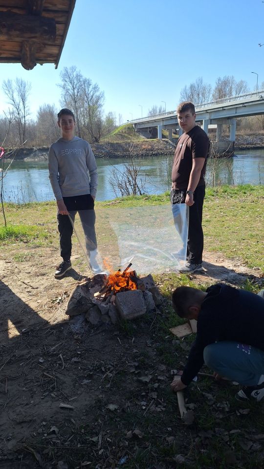 KUD SELJAČKA SLOGA Članovi očistili šetnicu Vrata Pažuta i prostor ispod dobravskog mosta (5)