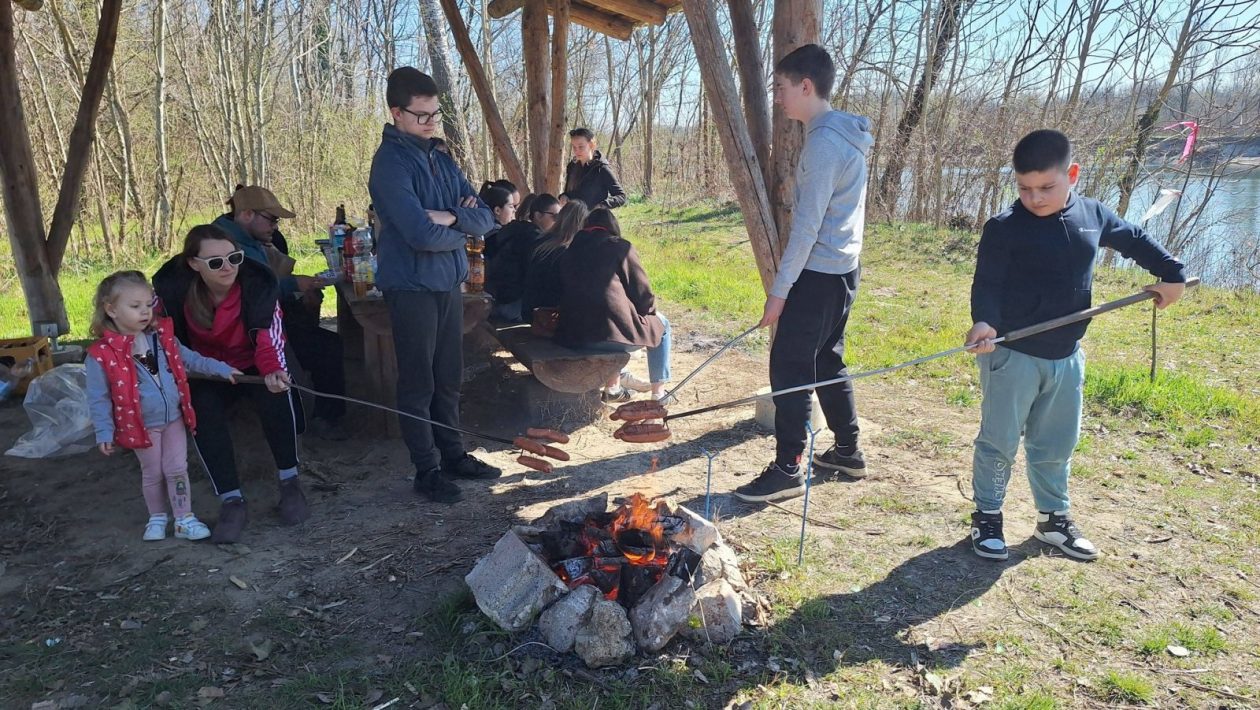 KUD SELJAČKA SLOGA Članovi očistili šetnicu Vrata Pažuta i prostor ispod dobravskog mosta (6)