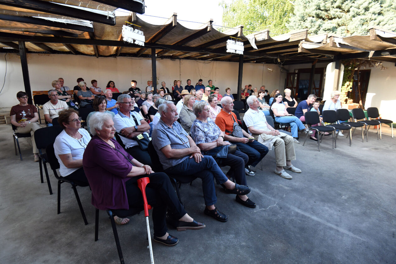 Nedelišće: Povodom Dana Općine Nedelišće u atriju starog NM kluba održana je predstava “Nečiste sile u gradu N” Nedelišće: Povodom Dana Općine Nedelišće u atriju starog NM kluba održana je predstava “Nečiste sile u gradu N”