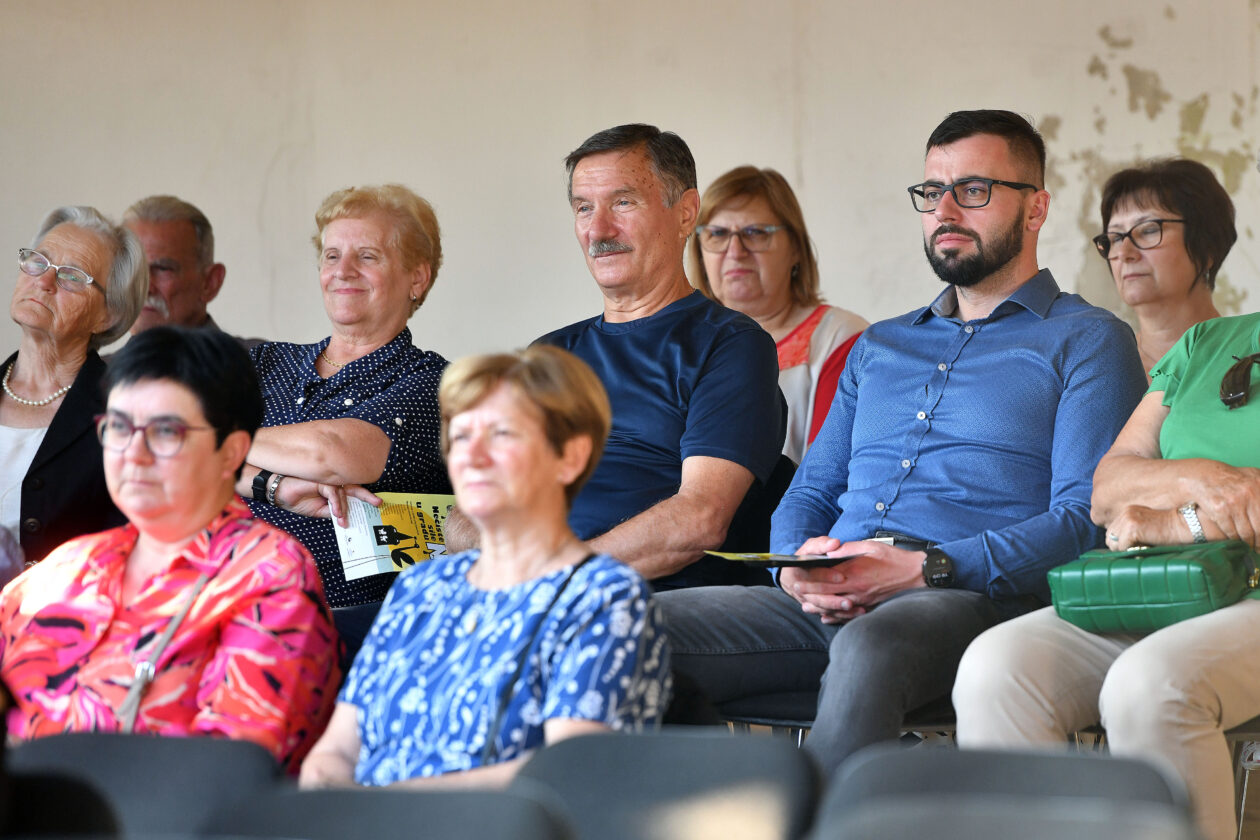 Nedelišće: Povodom Dana Općine Nedelišće u atriju starog NM kluba održana je predstava “Nečiste sile u gradu N” Nedelišće: Povodom Dana Općine Nedelišće u atriju starog NM kluba održana je predstava “Nečiste sile u gradu N”