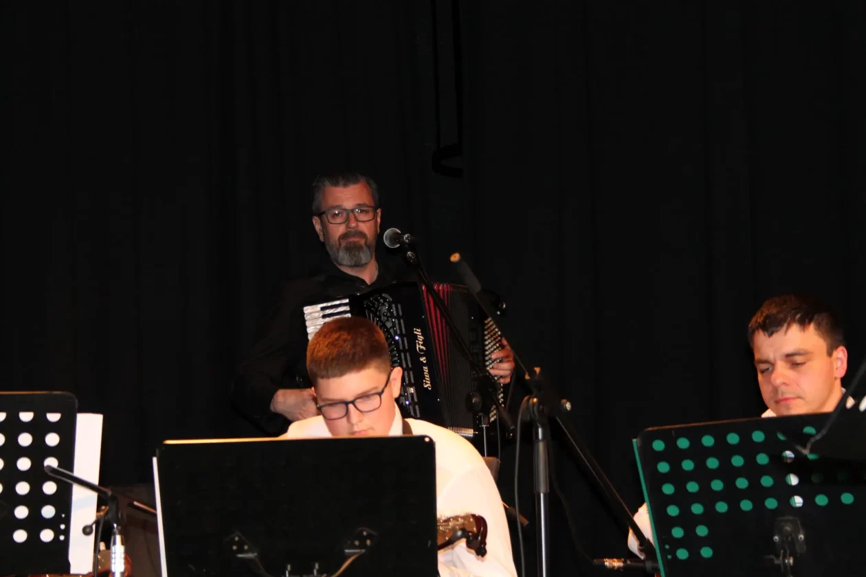 KUU ZASADBREG (15) KUU ZASADBREG (15)