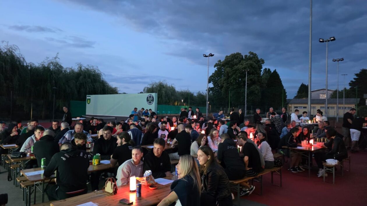 KVIZ POD ZVIJEZDAMA Mario Kovač razveselio Mursko Središće, pobjedu odnijela ekipa ‘Skupazajedno’ (10) KVIZ POD ZVIJEZDAMA Mario Kovač razveselio Mursko Središće, pobjedu odnijela ekipa ‘Skupazajedno’ (10)