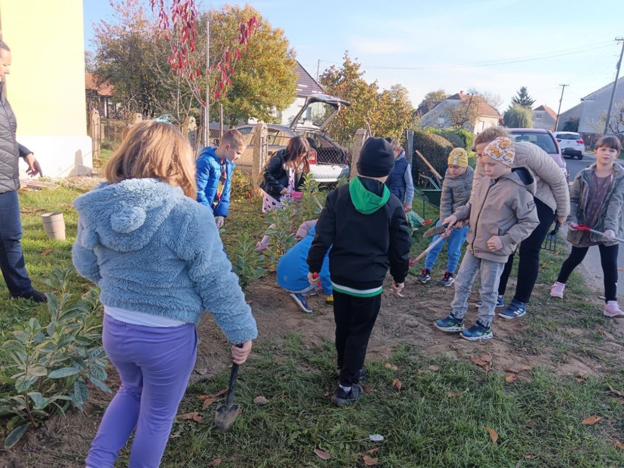 Kapela Uzvišenja sv. Križa u Pušćinama – udruga žena Puščine 12