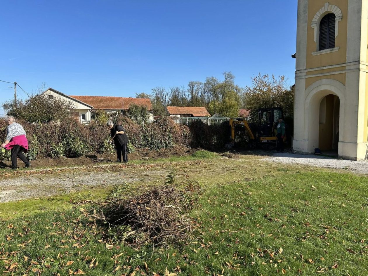 Kapela Uzvišenja sv. Križa u Pušćinama – udruga žena Puščine 17