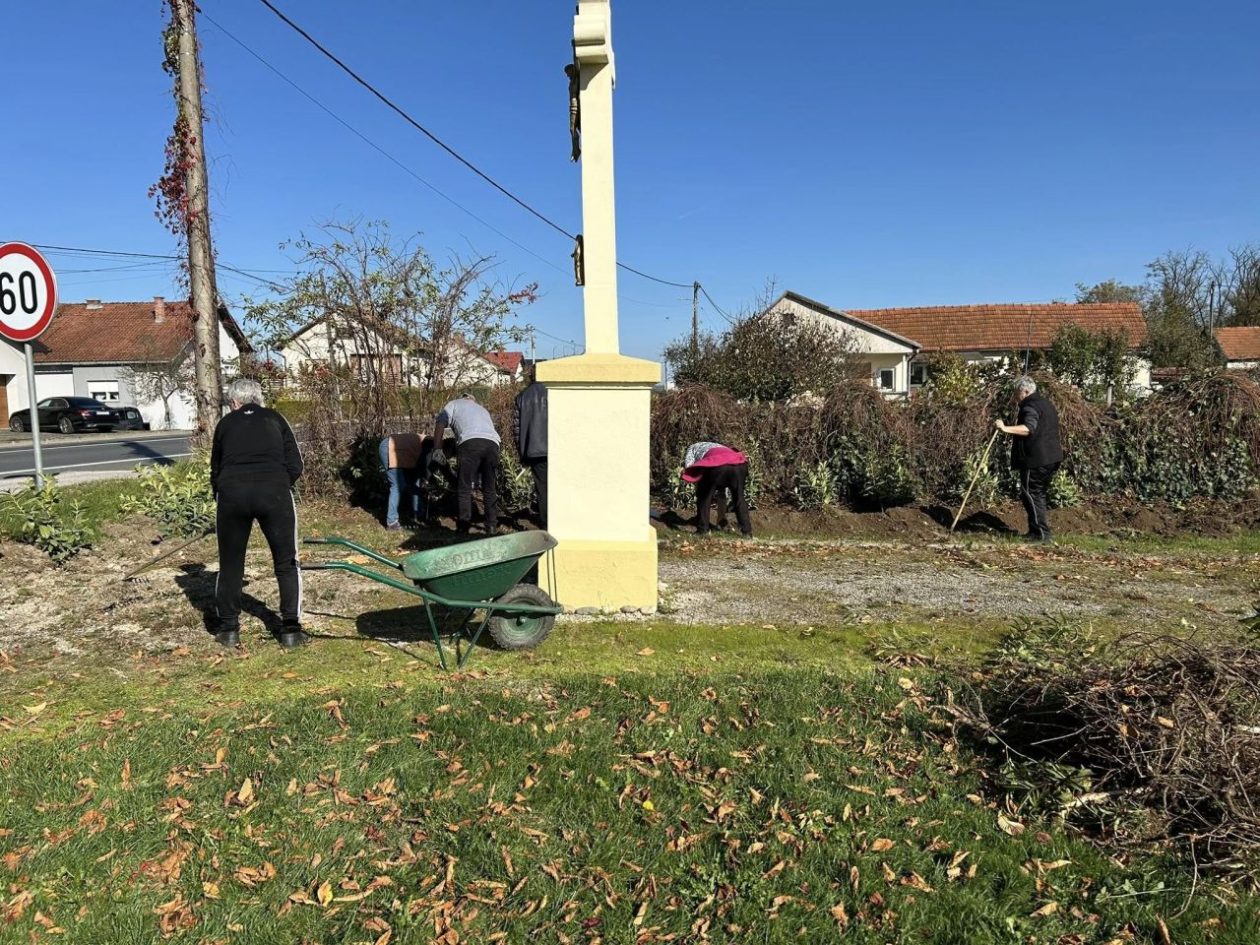 Kapela Uzvišenja sv. Križa u Pušćinama – udruga žena Puščine 18