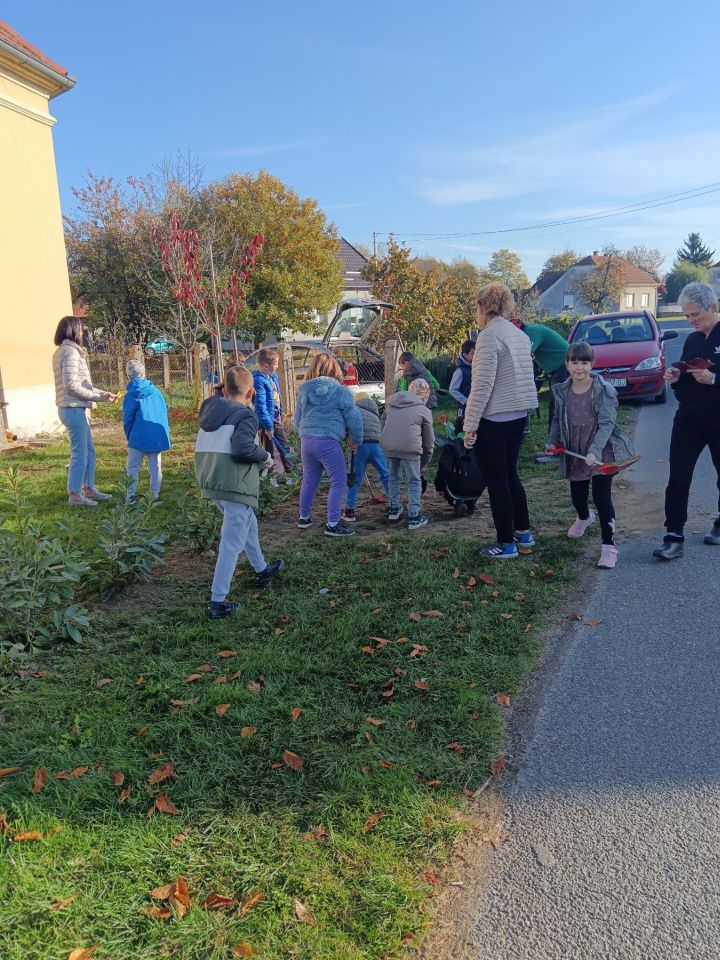 Kapela Uzvišenja sv. Križa u Pušćinama – udruga žena Puščine 4