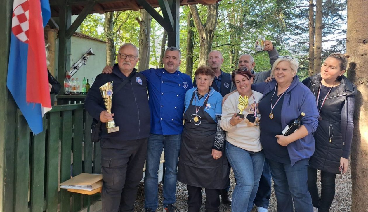 Karlovački Pinkleci blistali na memorijalnom Bogračfestu (11) Karlovački Pinkleci blistali na memorijalnom Bogračfestu (11)