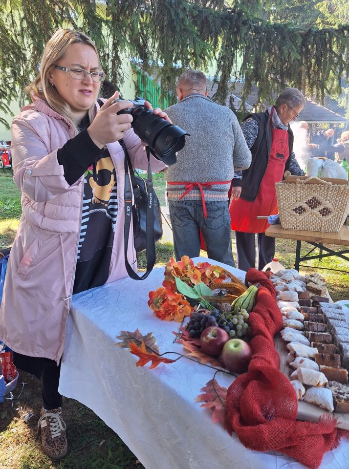 Karlovački Pinkleci blistali na memorijalnom Bogračfestu (19) Karlovački Pinkleci blistali na memorijalnom Bogračfestu (19)