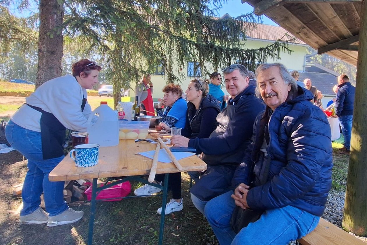 Karlovački Pinkleci blistali na memorijalnom Bogračfestu (2) Karlovački Pinkleci blistali na memorijalnom Bogračfestu (2)