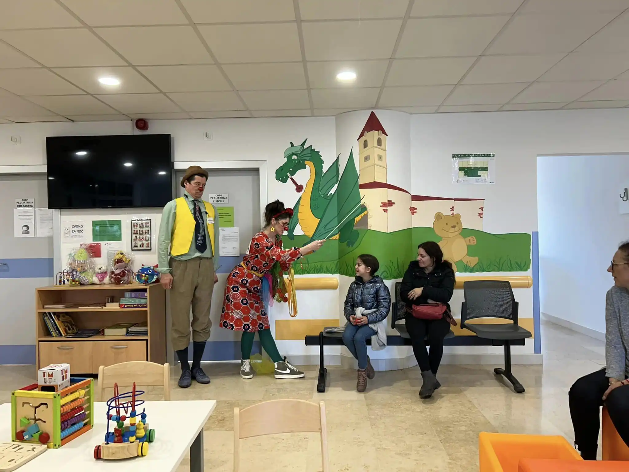 Klaunovidoktori,crveni nosovi, bolnica (14)