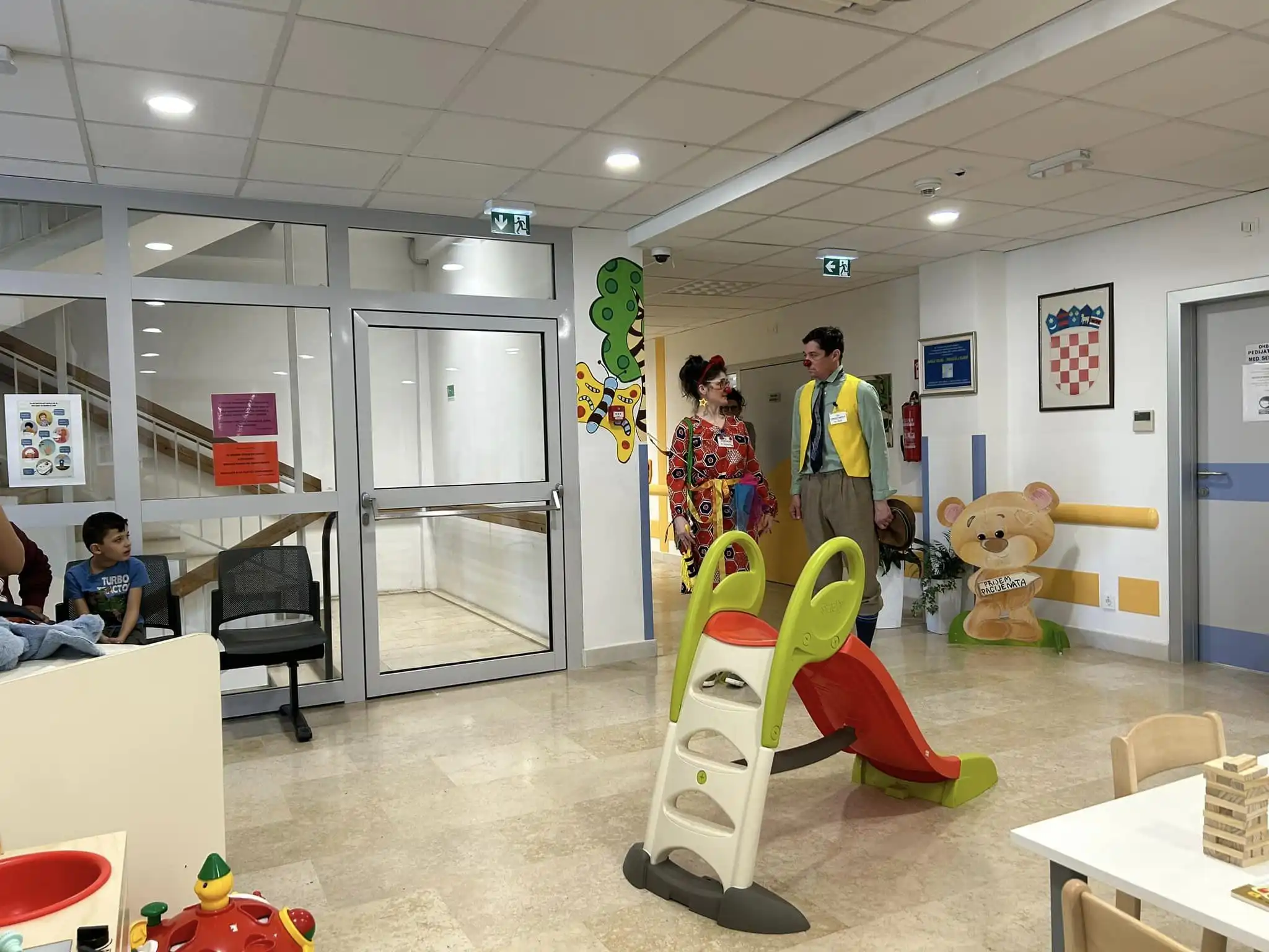 Klaunovidoktori,crveni nosovi, bolnica (3)