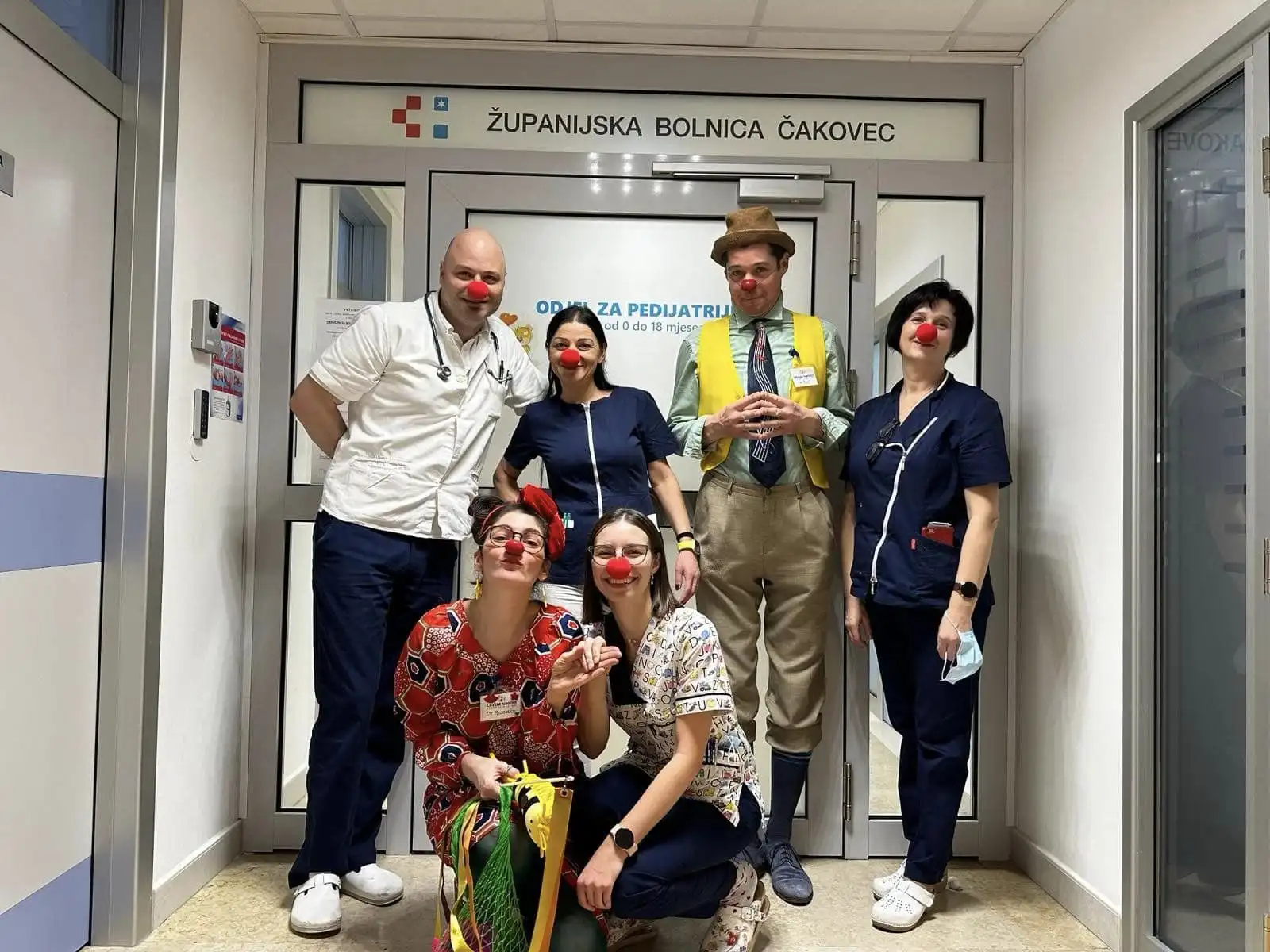 Klaunovidoktori,crveni nosovi, bolnica (8)