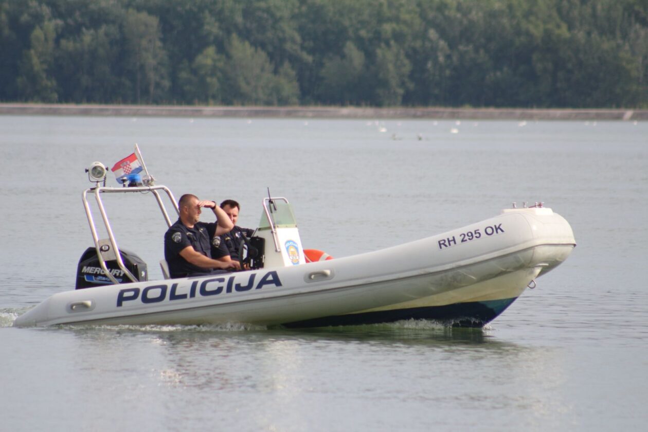 Klikom po Marini 2706 10