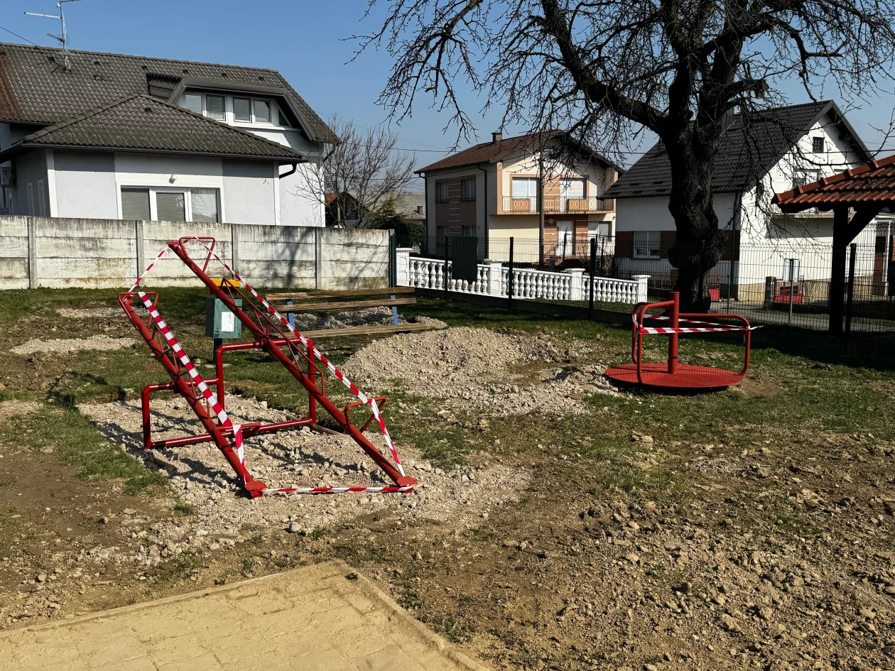 Knezovec (1) dječje igralište