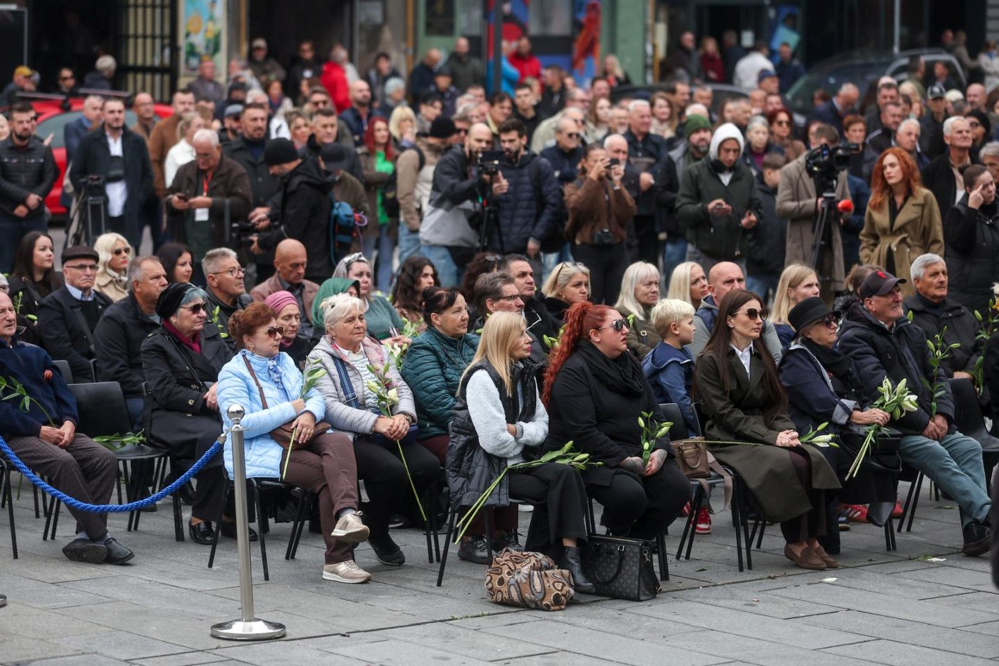 Komemoracija za Halida Bešlića u sarajevskom Narodnom pozorištu