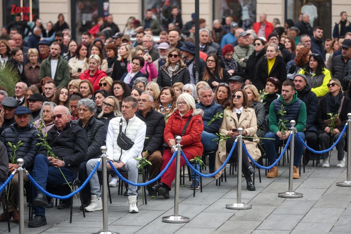 Komemoracija za Halida Bešlića u sarajevskom Narodnom pozorištu
