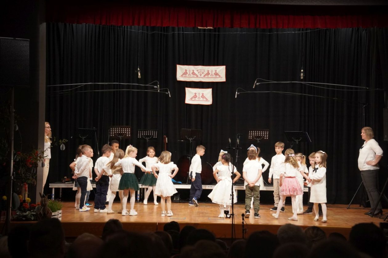 Koncert Bijela nedjelja KUU Zvon Mala Subotica (13) Koncert Bijela nedjelja KUU Zvon Mala Subotica (13)