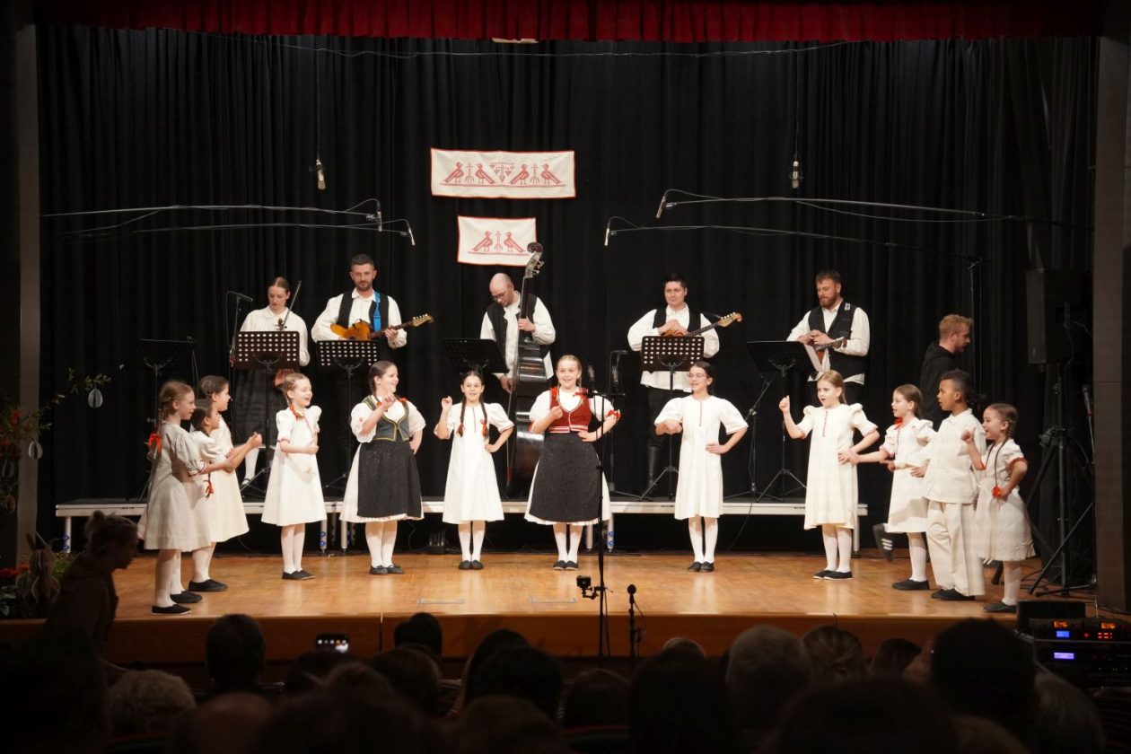 Koncert Bijela nedjelja KUU Zvon Mala Subotica (15) Koncert Bijela nedjelja KUU Zvon Mala Subotica (15)